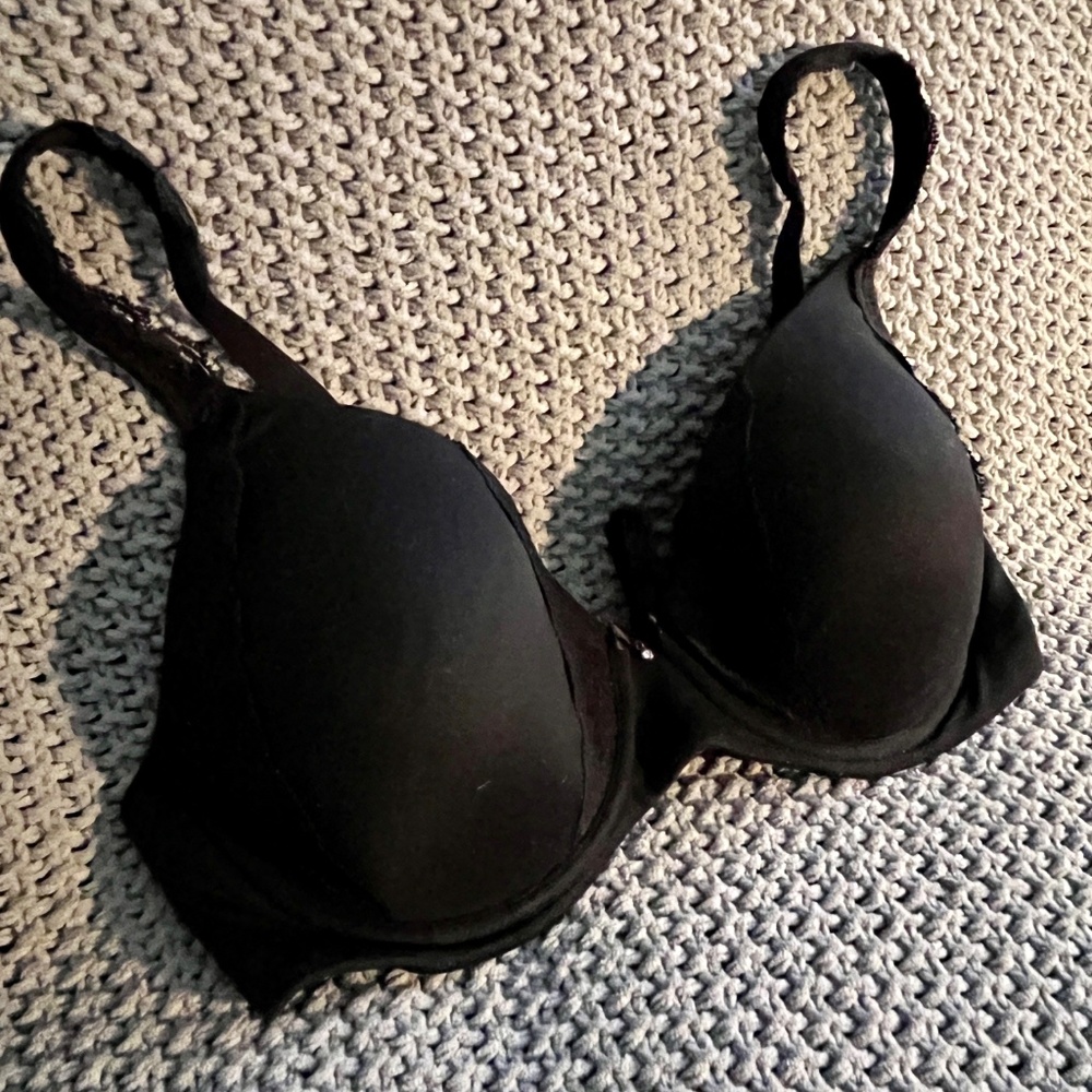 Soma Embraceable Full Coverage Lace Trim T-Shirt Bra, Black, 38C